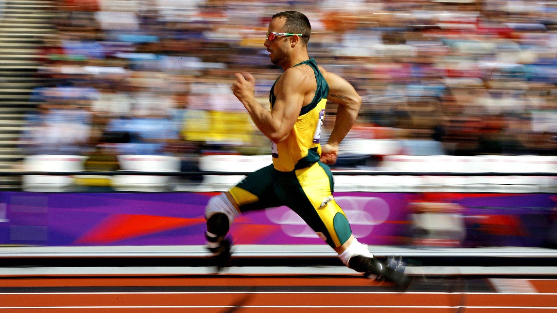 赛场内外:球员在粉丝中的人气与影响力,赛场内外英文